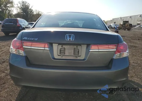 2011 Honda Accord Lxp z USA, uszkodzony, nr VIN 1HGCP2F47BA017570